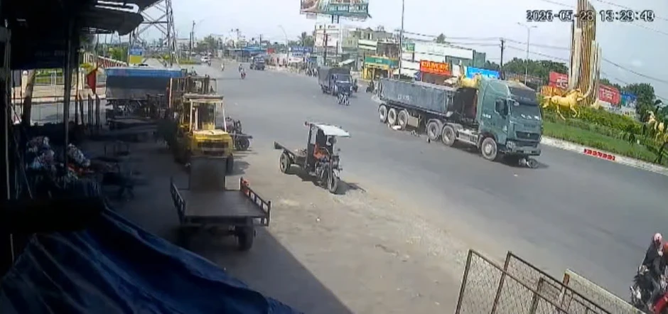 Hai vụ tai nạn khiến 4 người tử vong: Hiểm họa tạt đầu xe tải, container