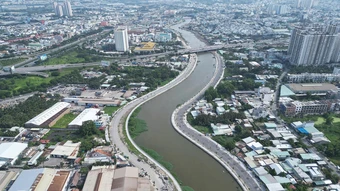 Hàng triệu m3 bùn 'ngáng đường' loạt dự án trọng điểm TP HCM