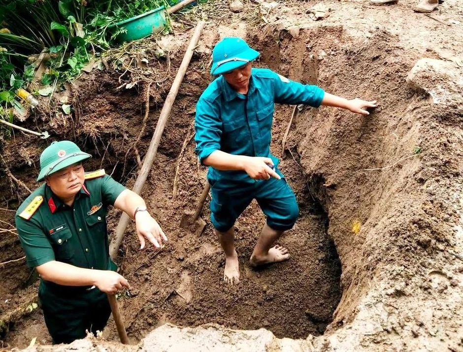 Hố sụt lớn xuất hiện cạnh nhà dân sau mưa lớn ở Sơn La Hố sụt lớn xuất hiện cạnh nhà dân sau mưa lớn ở Sơn La