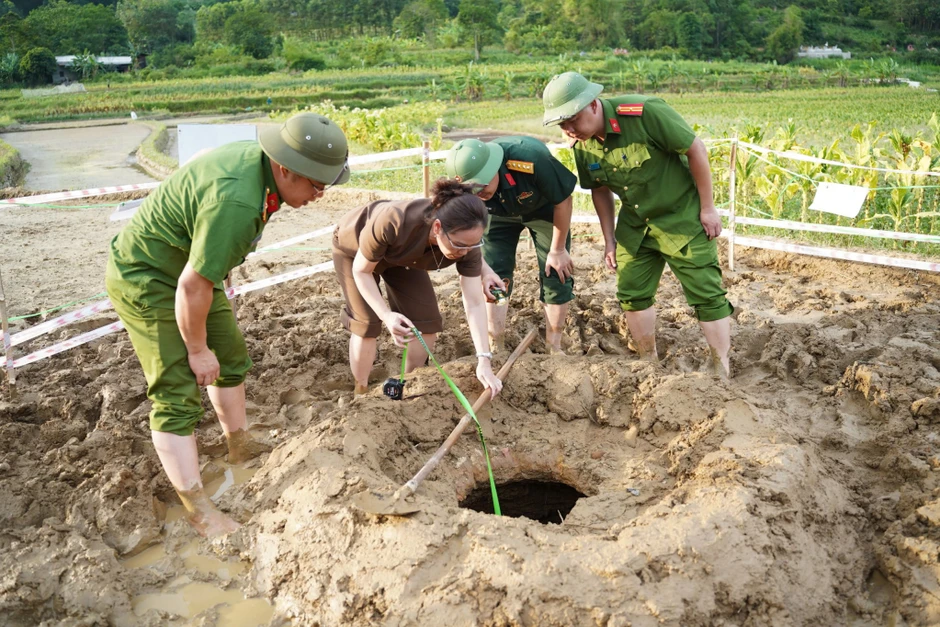 'Hố tử thần' sâu 5 m xuất hiện ở Cao Bằng, chuyên gia cảnh báo gì? 'Hố tử thần' sâu 5 m xuất hiện ở Cao Bằng, chuyên gia cảnh báo gì?