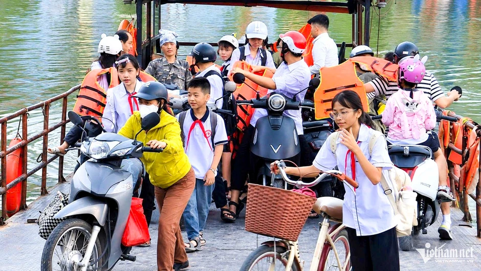 Học sinh, công nhân ở Bắc Ninh chật vật vì 2 bến đò tạm dừng hoạt động Học sinh, công nhân ở Bắc Ninh chật vật vì 2 bến đò tạm dừng hoạt động