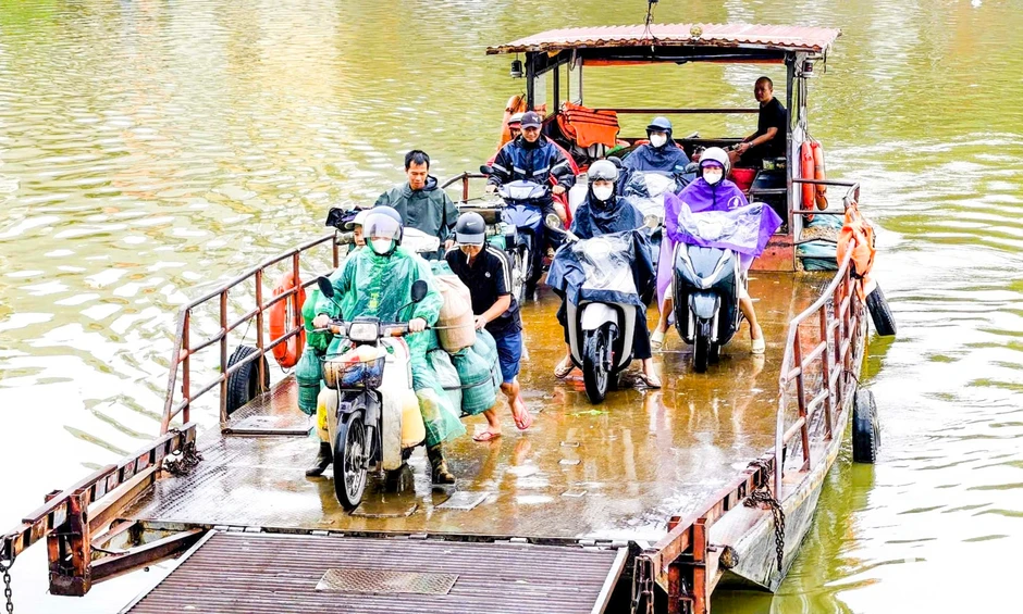 Học sinh, công nhân ở Bắc Ninh chật vật vì 2 bến đò tạm dừng hoạt động Học sinh, công nhân ở Bắc Ninh chật vật vì 2 bến đò tạm dừng hoạt động