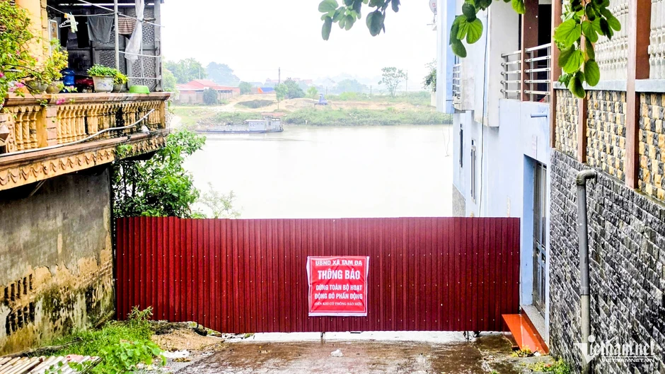Học sinh, công nhân ở Bắc Ninh chật vật vì 2 bến đò tạm dừng hoạt động Học sinh, công nhân ở Bắc Ninh chật vật vì 2 bến đò tạm dừng hoạt động