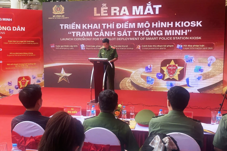 Lần đầu tiên có 'Trạm Cảnh sát thông minh' đặt ở ven hồ Hoàn Kiếm