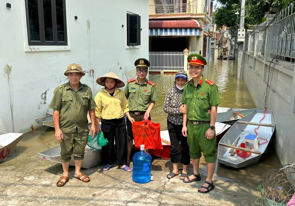 Làng hoa Tây Tựu thiệt hại nặng do ngập úng Làng hoa Tây Tựu thiệt hại nặng do ngập úng