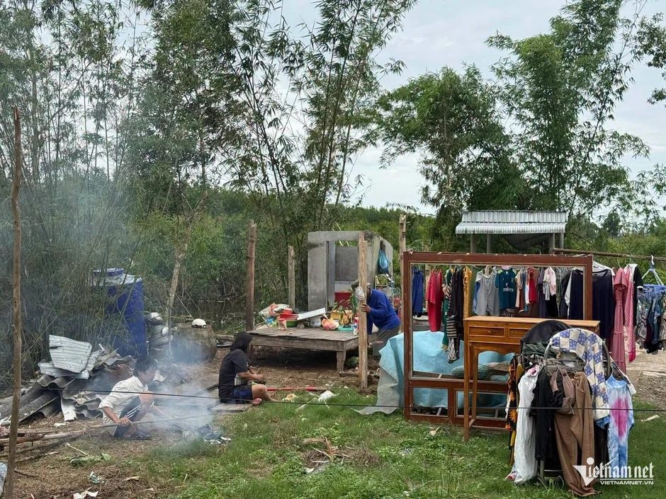 Lốc xoáy giữa đêm, một phụ nữ mang thai 5 tháng bị thương phải nhập viện cấp cứu Lốc xoáy giữa đêm, một phụ nữ mang thai 5 tháng bị thương phải nhập viện cấp cứu