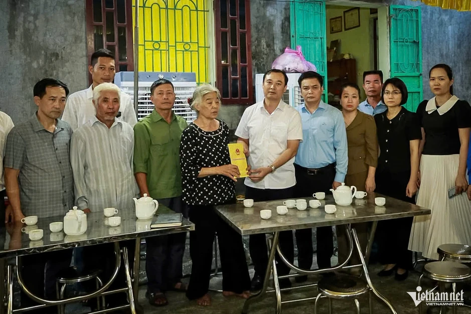 Lời hứa dang dở với mẹ của nam sinh bị nước cuốn xuống cống ở Hà Nội Lời hứa dang dở với mẹ của nam sinh bị nước cuốn xuống cống ở Hà Nội