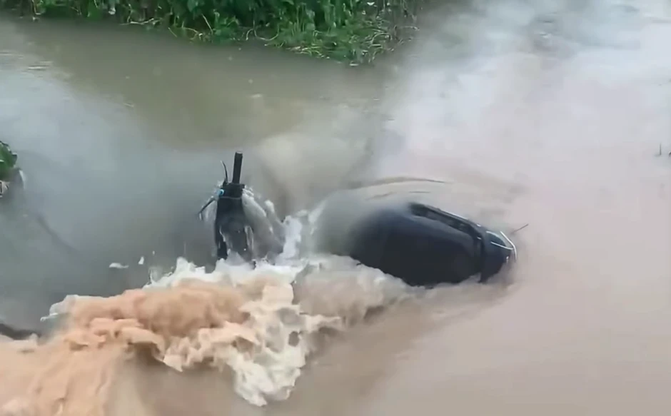 Lời hứa dang dở với mẹ của nam sinh bị nước cuốn xuống cống ở Hà Nội Lời hứa dang dở với mẹ của nam sinh bị nước cuốn xuống cống ở Hà Nội