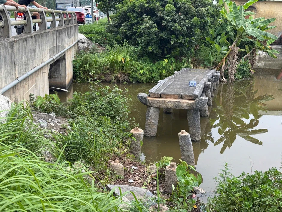 Mất 4 thanh cầu đá cổ hơn 100 năm tuổi ở Hải Phòng Mất 4 thanh cầu đá cổ hơn 100 năm tuổi ở Hải Phòng
