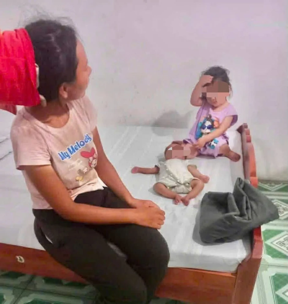 Mẹ đưa 2 con nhỏ đi bộ lầm lũi dưới nắng 40 độ: Lãnh đạo xã thông tin Mẹ đưa 2 con nhỏ đi bộ lầm lũi dưới nắng 40 độ: Lãnh đạo xã thông tin