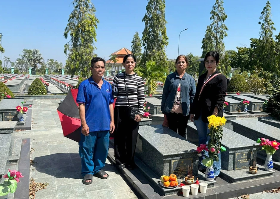 Mẹ liệt sĩ 99 tuổi tìm được mộ con sau hơn nửa thế kỷ Mẹ liệt sĩ 99 tuổi tìm được mộ con sau hơn nửa thế kỷ
