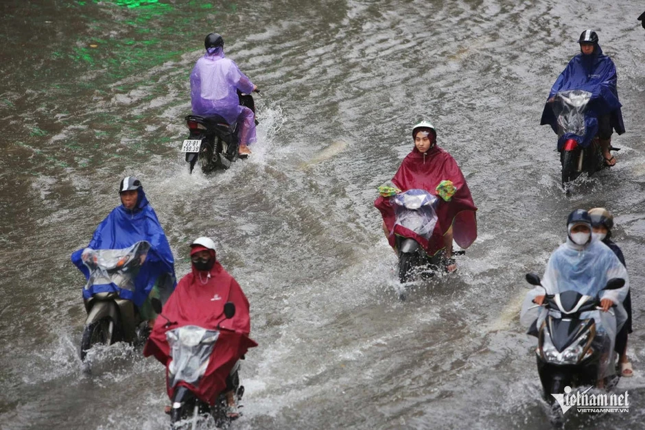 Miền Bắc chuyển thời tiết chóng mặt: Mưa rải rác trước khi nắng nóng trở lại Miền Bắc chuyển thời tiết chóng mặt: Mưa rải rác trước khi nắng nóng trở lại