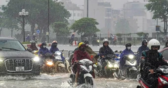 Mưa lớn dồn dập bao trùm nhiều nơi, miền Bắc nguy cơ sạt lở đất rất cao