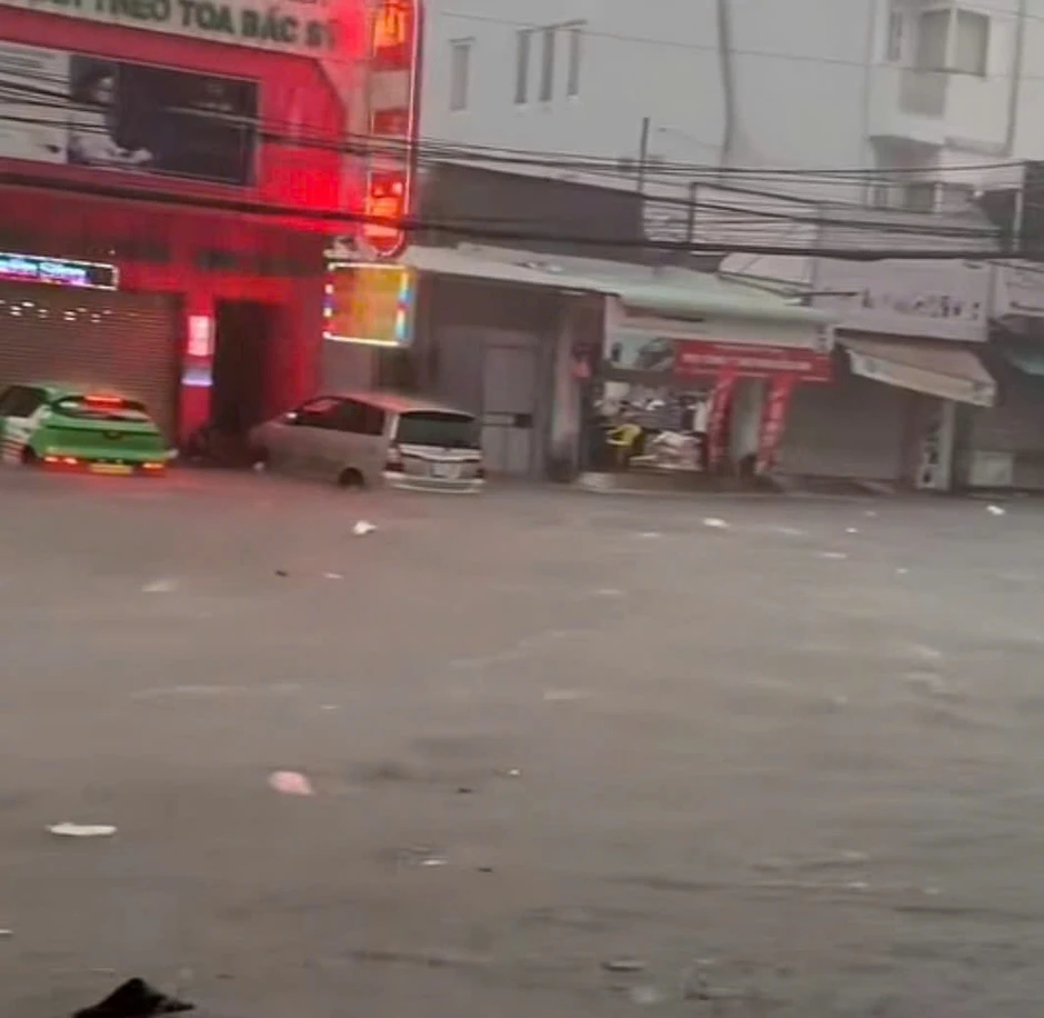 Mưa lớn, nhiều khu dân cư ở TP Đồng Nai ngập sâu Mưa lớn, nhiều khu dân cư ở TP Đồng Nai ngập sâu