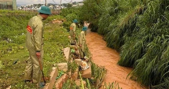 Mưa lớn ở Đà Lạt, bé gái bị lũ cuốn mất tích