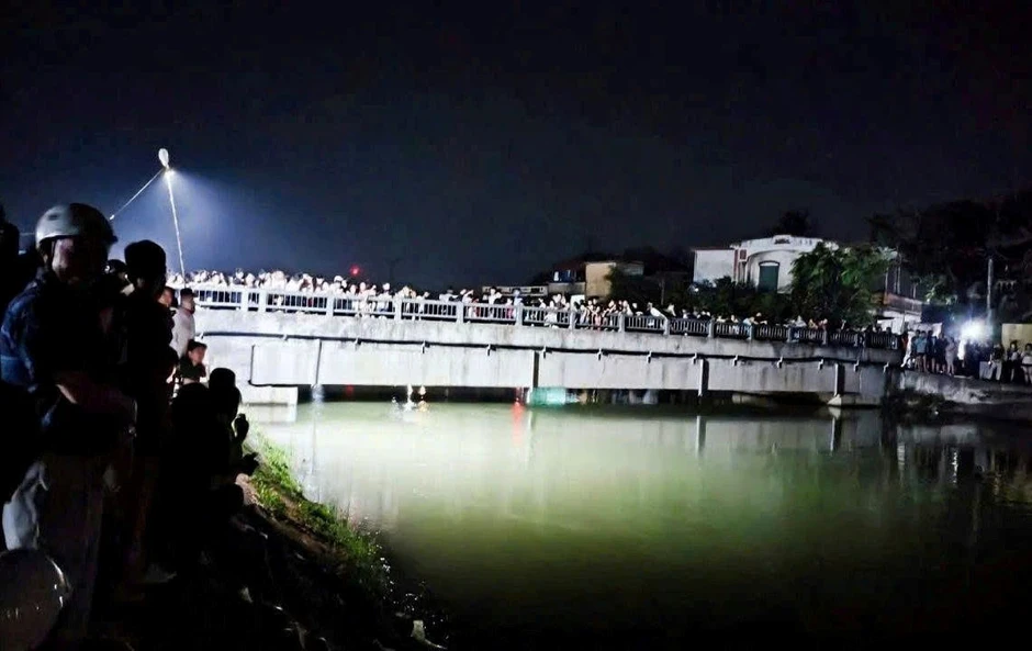 Nam sinh trượt chân xuống kênh nước xiết, thi thể bị cuốn trôi xa 8km Nam sinh trượt chân xuống kênh nước xiết, thi thể bị cuốn trôi xa 8km