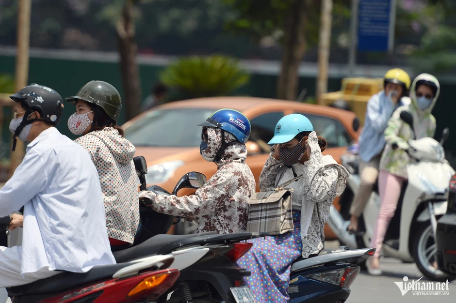 Nắng nóng dữ dội nhất từ đầu tháng 6, Hà Nội và 8 địa phương gần 40 độ Nắng nóng dữ dội nhất từ đầu tháng 6, Hà Nội và 8 địa phương gần 40 độ