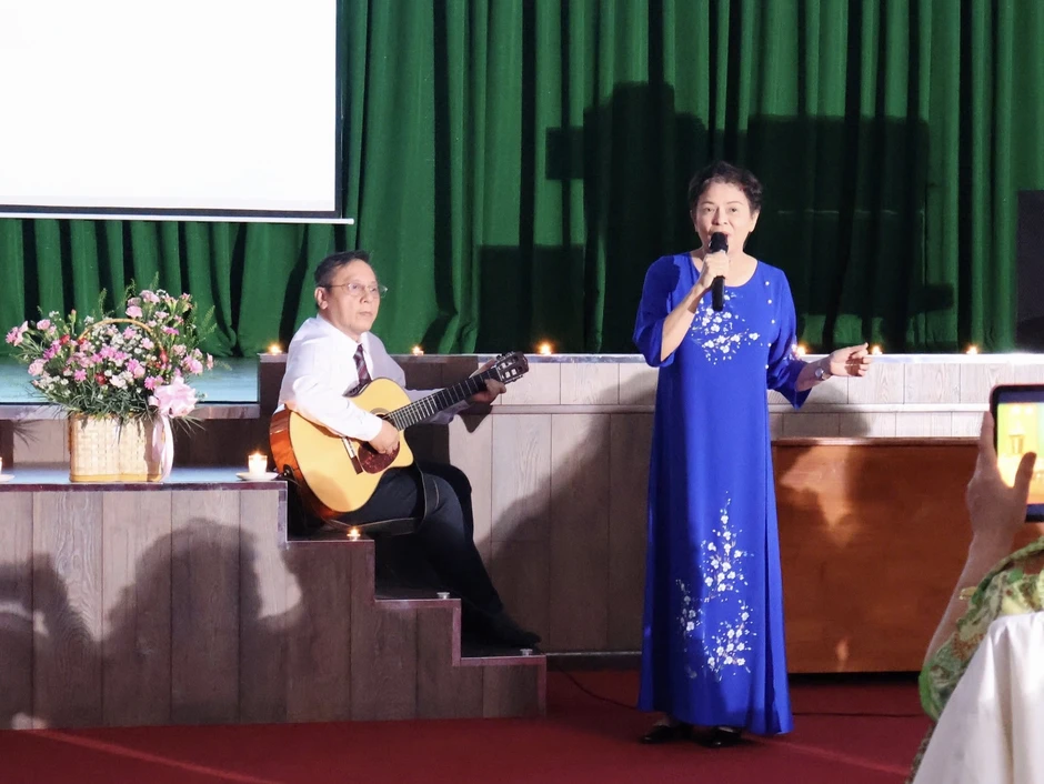 Nghe bác sĩ hát giữa bệnh viện, bệnh nhân tai biến nói ‘Tôi thấy ấm lòng!' Nghe bác sĩ hát giữa bệnh viện, bệnh nhân tai biến nói ‘Tôi thấy ấm lòng!'