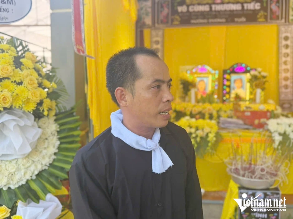 Người đàn ông chết lặng sau cuộc gọi lúc 18h: 'Bố ơi! Mẹ và em mất rồi' Người đàn ông chết lặng sau cuộc gọi lúc 18h: 'Bố ơi! Mẹ và em mất rồi'