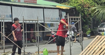 Người dân rào đường vào khu dân cư Phúc Long ở Tây Ninh