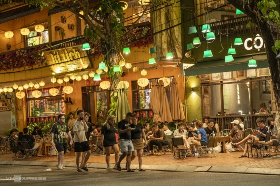 Người dân xoay sở khi TP Đà Nẵng cấm kinh doanh trên vỉa hè Người dân xoay sở khi TP Đà Nẵng cấm kinh doanh trên vỉa hè