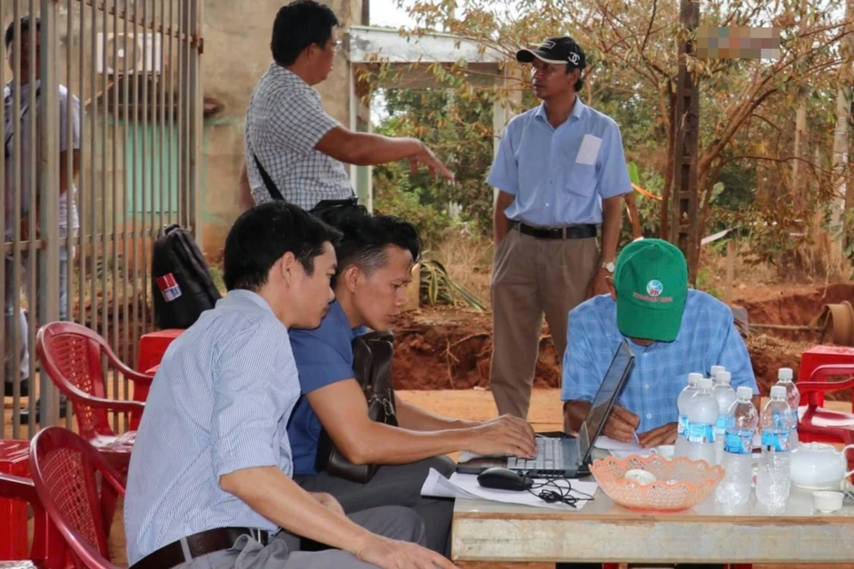 Nhà 'cheo leo trên vách đất' do hạ cốt nền đường: Hỗ trợ mỗi hộ 36 triệu đồng Nhà 'cheo leo trên vách đất' do hạ cốt nền đường: Hỗ trợ mỗi hộ 36 triệu đồng