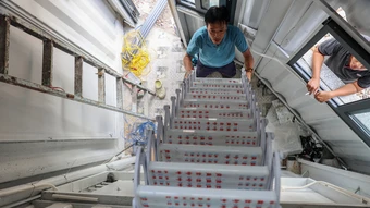 Nhà siêu mỏng mọc lên sau giải tỏa rạch Xuyên Tâm - Báo TinVina