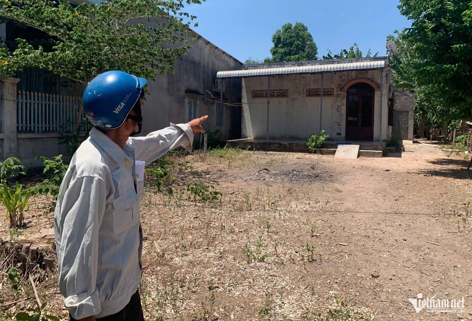 Nhân chứng kể khoảnh khắc cứu bé 2 tuổi bị mẹ ruột và cha dượng bạo hành dã man Nhân chứng kể khoảnh khắc cứu bé 2 tuổi bị mẹ ruột và cha dượng bạo hành dã man