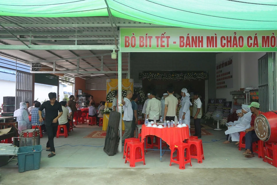 Nhân chứng vụ sát hại 3 người ở Tây Ninh: Nạn nhân đã chắp tay van xin tha mạng Nhân chứng vụ sát hại 3 người ở Tây Ninh: Nạn nhân đã chắp tay van xin tha mạng