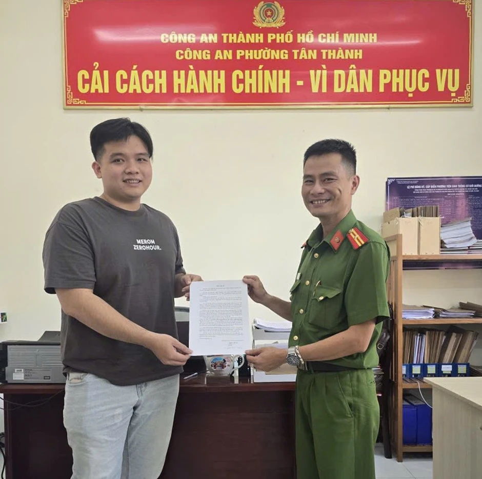 Nhận được gần 1,3 tỷ đồng từ tài khoản lạ, nam thanh niên lập tức báo công an Nhận được gần 1,3 tỷ đồng từ tài khoản lạ, nam thanh niên lập tức báo công an