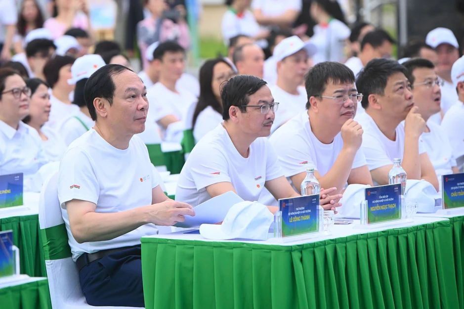 Nhiều trẻ em Việt Nam đối mặt rủi ro từ khí hậu và môi trường