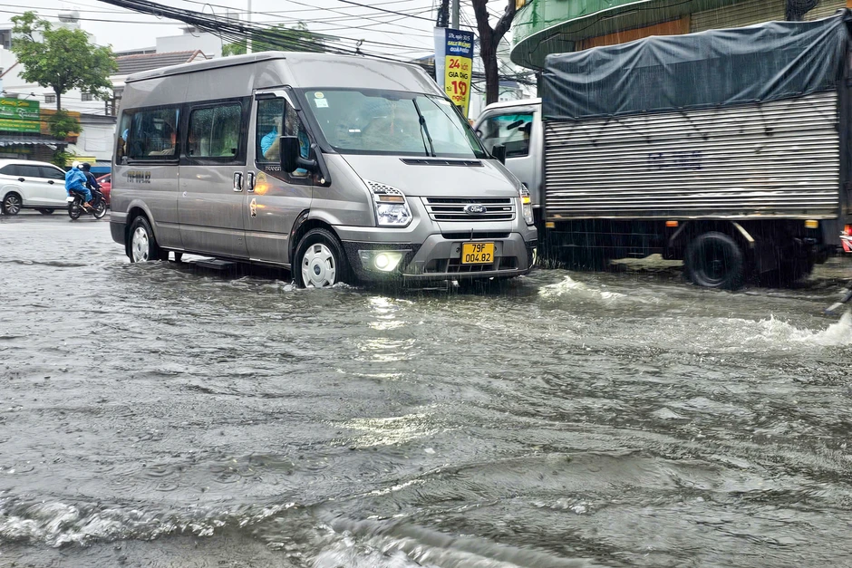 Nhiều tuyến đường ở Nha Trang ngập sâu sau mưa lớn Nhiều tuyến đường ở Nha Trang ngập sâu sau mưa lớn