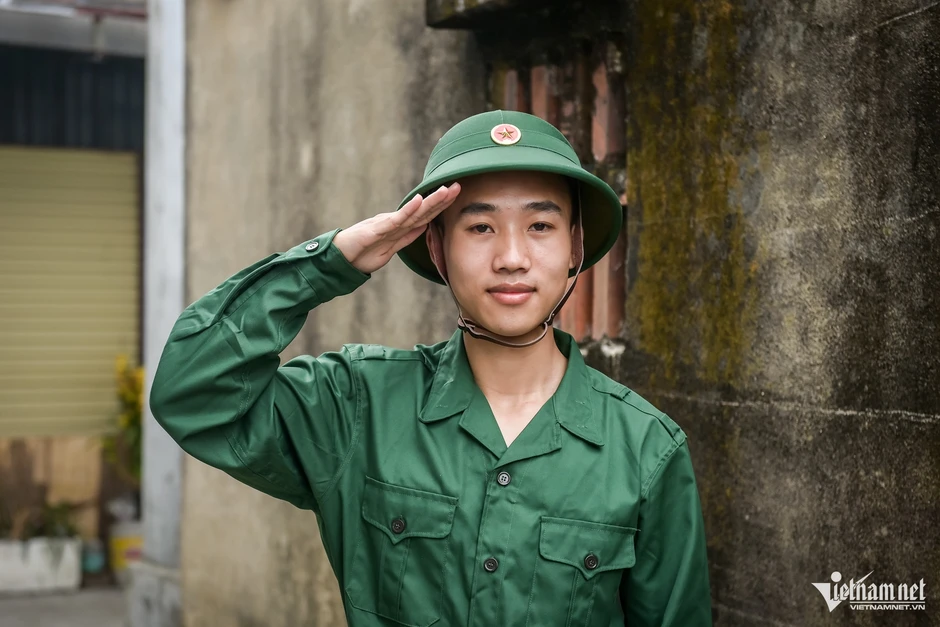 Những chàng trai viết đơn tình nguyện nhập ngũ, sẵn sàng khoác màu áo lính Những chàng trai viết đơn tình nguyện nhập ngũ, sẵn sàng khoác màu áo lính