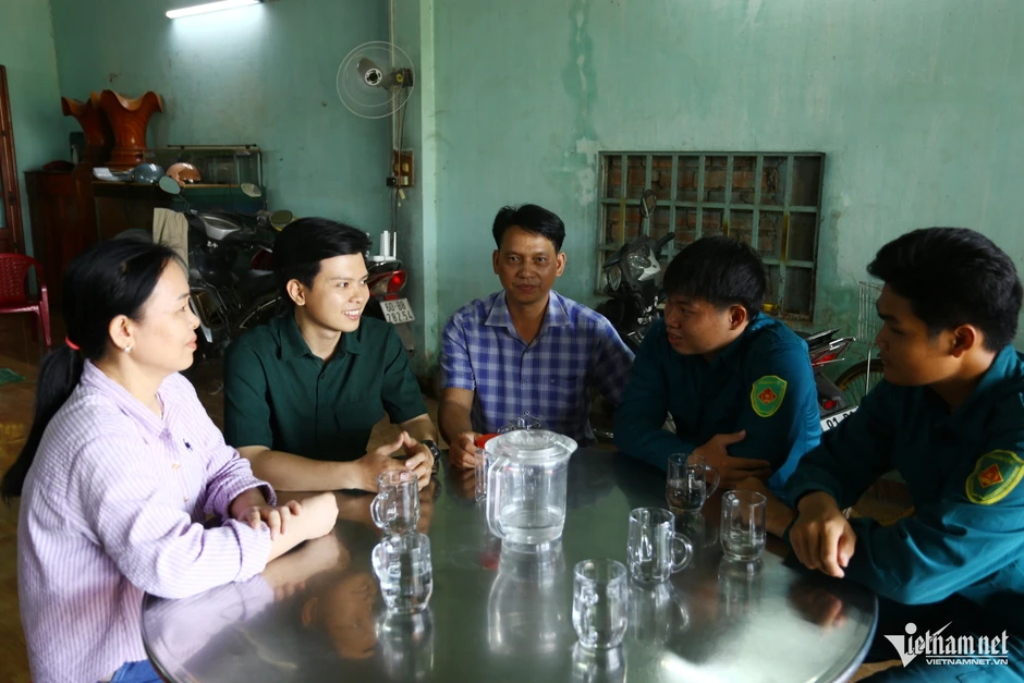 Những chàng trai viết đơn tình nguyện nhập ngũ, sẵn sàng khoác màu áo lính Những chàng trai viết đơn tình nguyện nhập ngũ, sẵn sàng khoác màu áo lính