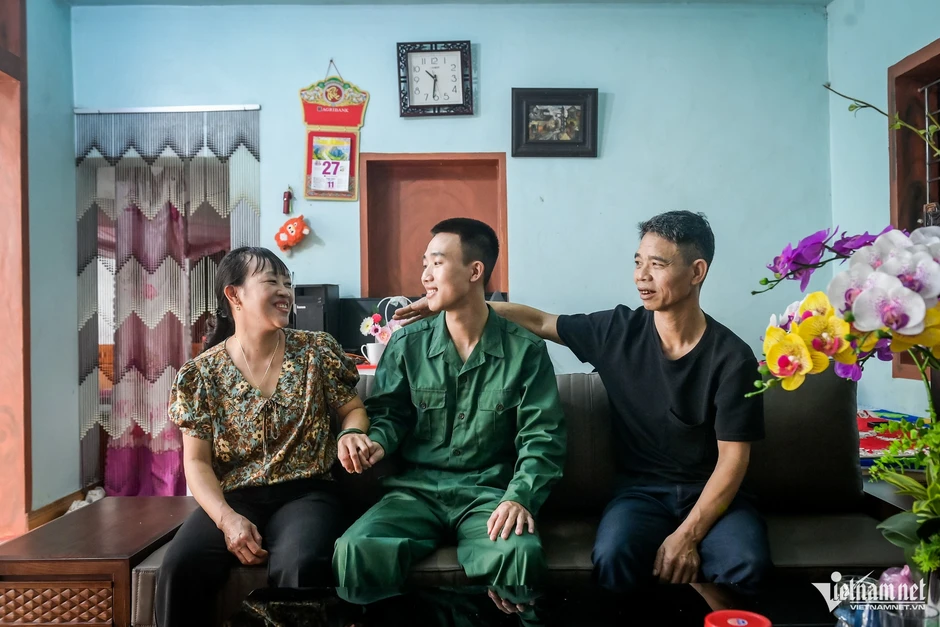Những chàng trai viết đơn tình nguyện nhập ngũ, sẵn sàng khoác màu áo lính Những chàng trai viết đơn tình nguyện nhập ngũ, sẵn sàng khoác màu áo lính