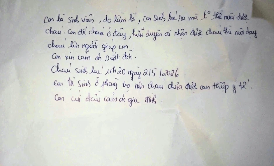 Phát hiện bé gái bị bỏ rơi cùng lời nhắn 'con là sinh viên, tự sinh tại phòng trọ' Phát hiện bé gái bị bỏ rơi cùng lời nhắn 'con là sinh viên, tự sinh tại phòng trọ'