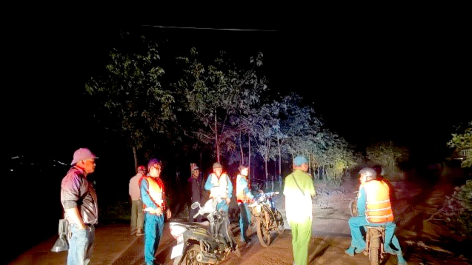 Phát hiện thi thể nam thanh niên đang phân hủy mắc kẹt giữa khe đá Phát hiện thi thể nam thanh niên đang phân hủy mắc kẹt giữa khe đá