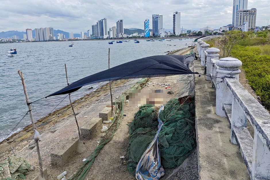Phát hiện thi thể người đàn ông tại bờ kè biển ở Nha Trang Phát hiện thi thể người đàn ông tại bờ kè biển ở Nha Trang