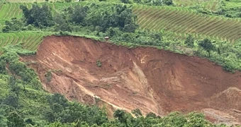 Sạt lở nghiêm trọng ở Lào Cai, 1 người nghi bị đất đá vùi lấp