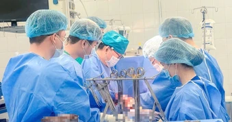 Tài xế xe công nghệ bị đâm xuyên tim, mất 2 lít máu được cứu sống