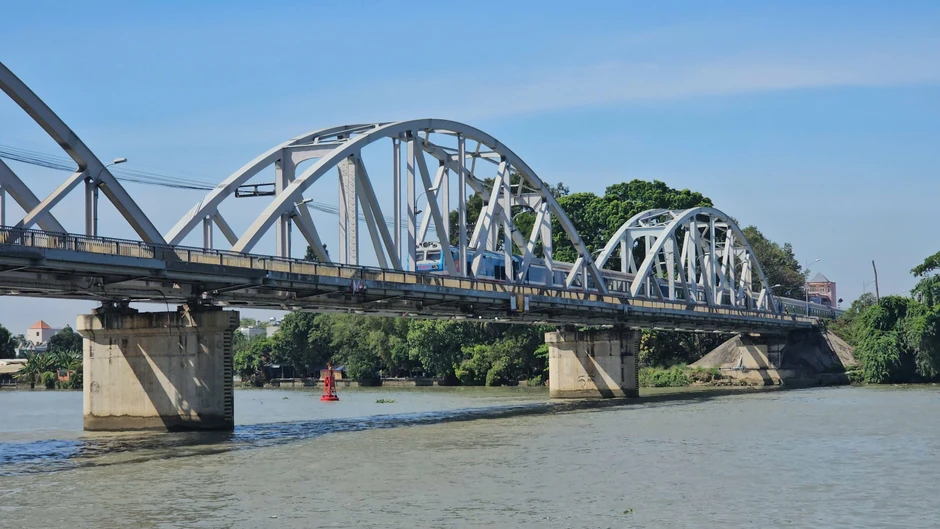 Tăng cường kiểm tra tàu thuyền qua lại khu vực cầu Ghềnh Tăng cường kiểm tra tàu thuyền qua lại khu vực cầu Ghềnh