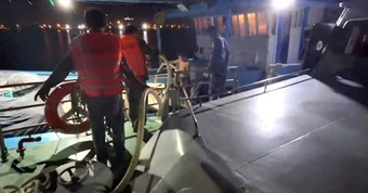 Tàu cá bị phá nước trên vịnh Đà Nẵng, 10 thuyền viên phát tín hiệu cầu cứu