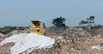 Thi công dự án khu công nghiệp hơn 1.555 tỷ đồng, phát hiện 'núi rác' dưới lòng đất