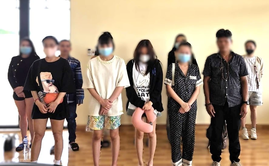 Tiếp nhận 18 người từ Campuchia: Đa số các cô gái bị bắt tại cơ sở massage Tiếp nhận 18 người từ Campuchia: Đa số các cô gái bị bắt tại cơ sở massage