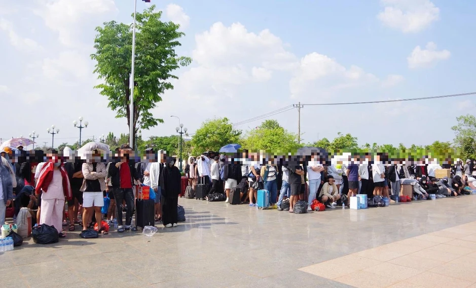 Tiếp nhận 344 công dân Việt Nam từ phía Campuchia bàn giao