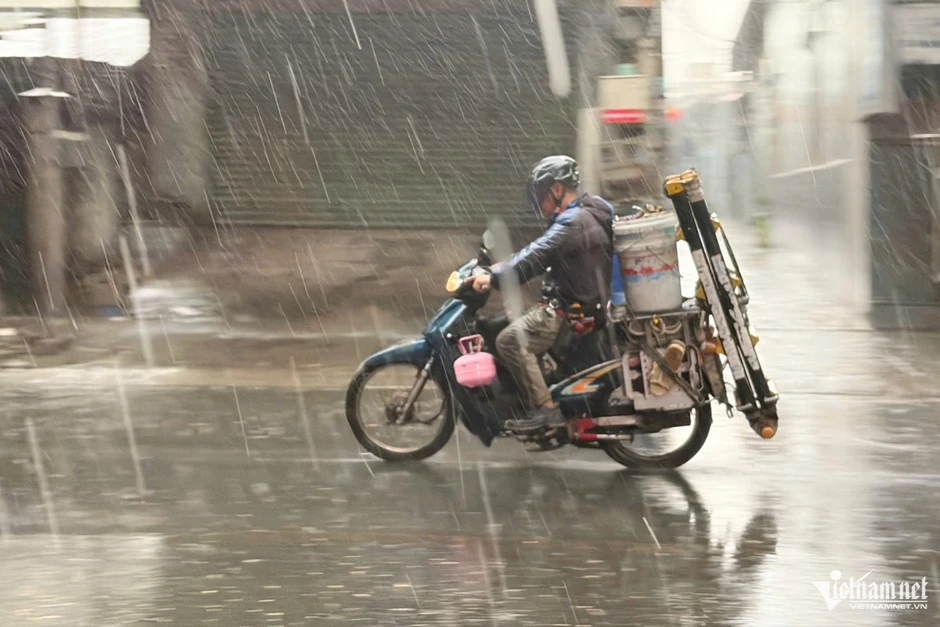 TPHCM đón 'mưa vàng' hạ nhiệt sau chuỗi ngày nắng nóng kỷ lục TPHCM đón 'mưa vàng' hạ nhiệt sau chuỗi ngày nắng nóng kỷ lục