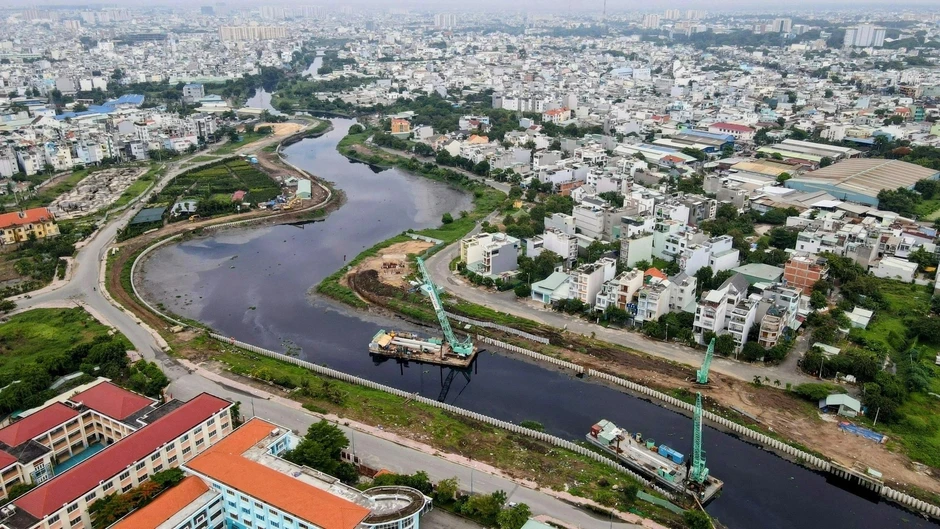 TP.HCM: Dự án 9.000 tỉ chậm tiến độ vì 3 triệu m³ bùn đất chưa có chỗ đổ TP.HCM: Dự án 9.000 tỉ chậm tiến độ vì 3 triệu m³ bùn đất chưa có chỗ đổ