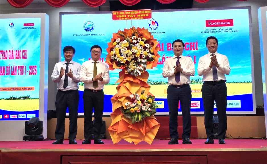 Trao Giải báo chí Nam bộ lần thứ I, vinh danh 22 tác phẩm xuất sắc Trao Giải báo chí Nam bộ lần thứ I, vinh danh 22 tác phẩm xuất sắc