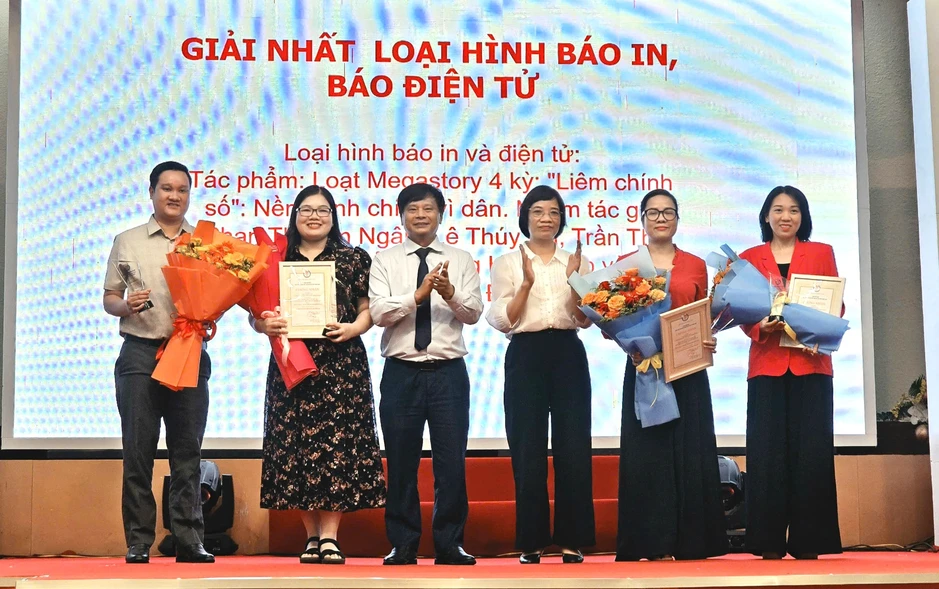 Trao Giải báo chí Nam bộ lần thứ I, vinh danh 22 tác phẩm xuất sắc Trao Giải báo chí Nam bộ lần thứ I, vinh danh 22 tác phẩm xuất sắc