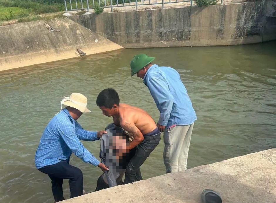 Trượt chân khi đi câu cá cùng em trai, thiếu niên 16 tuổi tử vong Trượt chân khi đi câu cá cùng em trai, thiếu niên 16 tuổi tử vong